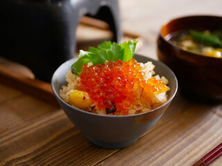 松茸ご飯いくらのせ © kamadon