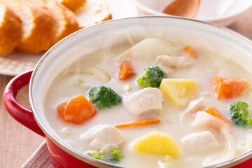 チキンクリームシチューを作る