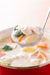 チキンクリームシチューを作る