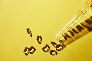 Naklejka premium Omega-3 fatty acid capsules on a blue background in a flask. The concept of medicine and healthy living. Front view.