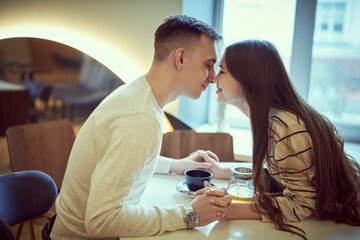 romantic date in cafe