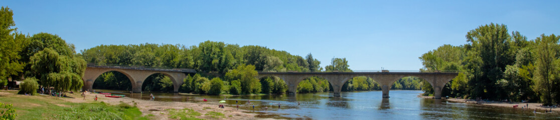 Fototapeta na wymiar panorama of river and bridge- dordogne