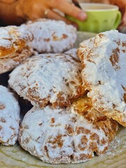 Soplillos are very light traditional sweets, hollow inside. It seems that someone had blown to inflate them. They are typical Spanish sweets from the province of Segovia