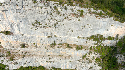 Falaise calcaire du vercors vue de drone