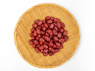 ザルに盛った乾燥ナツメ