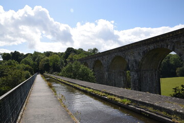 chirk aqueduct and viaduct alongside each other