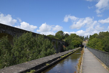 Fototapeta premium chirk aqueduct and viaduct alongside each other
