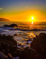 Obraz premium Puesta de sol en el mar. Ría de Vigo. Galicia. España. 