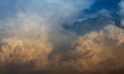 Fototapeta premium Vibrant and Fluffy Storm Clouds during a Sunset, Portugal.
