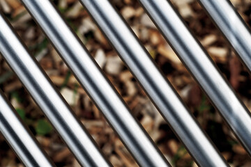 Metallrohre in der Natur Nahaufnahme