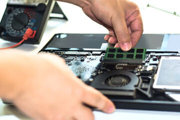 Computer repair, notebook repair, use hand to change RAM put ram in notebook machine transmission device