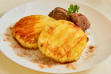 Grilled pineapple on plate