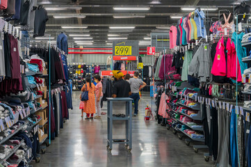 Indian buyers checking out various sports goods on sale at Decathlon store of Uluberia, Howrah. - obrazy, fototapety, plakaty