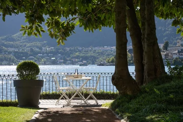 Gordijnen eat table en boom at the lake of San Giulio - Italy © Rick