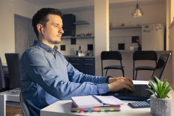 Naklejka premium Businessman working from home. Freelance programmer working from home office. 