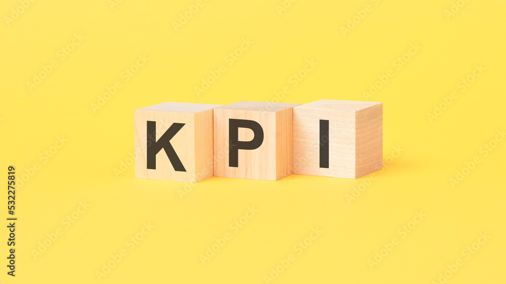 Aufkleber kpi, key performance indicator concept. kpi text in wooden cube block on table for business planning