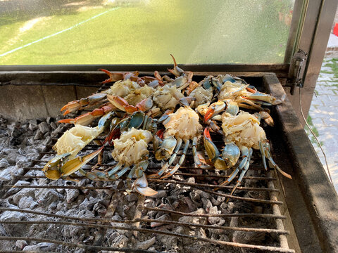 blue crab cooked on the grill