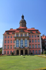 Zamek Książ zlokalizowany na Pogórzu Wałbrzyskim (Polska), wybudowany w XIII wieku i będący częścią Książańskiego Parku Krajobrazowego.