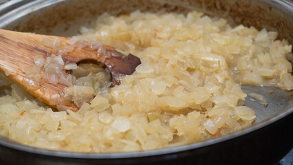 タマネギを炒める｜飴色玉ねぎをつくる