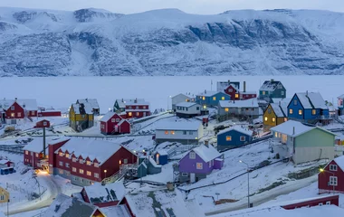 Poster Town Uummannaq during winter in northern West Greenland beyond the Arctic Circle. Greenland, Danish territory © Danita Delimont
