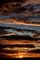 Obraz premium Majestic sunset colors on the horizon.