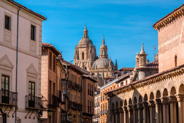 Fototapeta premium Segovia Cathedral is the Gothic style Roman Catholic cathedral located in the Plaza Mayor in Segovia, Spain.