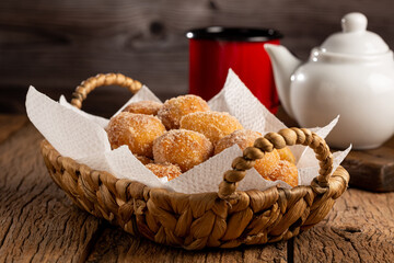 Basket with rain cookies. In Brazil known as 