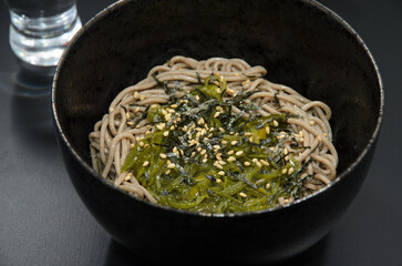 冷やしめかぶ蕎麦