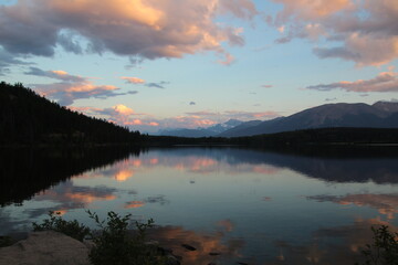 Fototapeta na wymiar Warm Sunset On Pyramid Lake, Jasper National Park, Alberta
