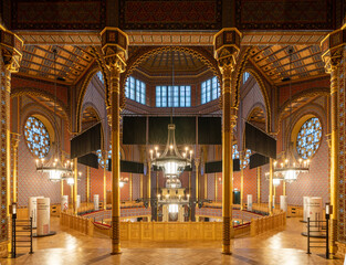 Fototapeta na wymiar Interior of Rumbach sebestyen Street Synagogue. Near by the famous Dohany street synagogue. amazing renewef space. Built in 1870-73. designed the architect Otto Wagner.
