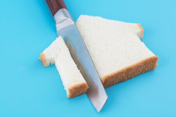 One-size-fits-all cut out the shared portion of the bread house