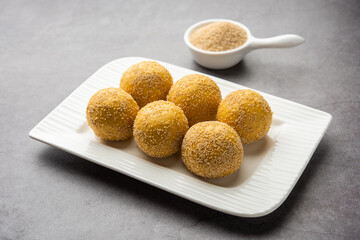 Khas khas besan laddu or poppy seeds and chickpea flour laddo or laddoo