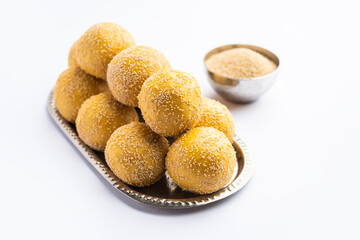 Khas khas besan laddu or poppy seeds and chickpea flour laddo or laddoo