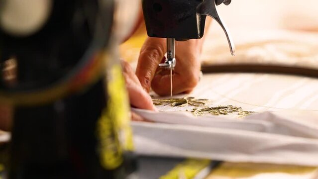Sew an embroidery in an old manual sewing machine