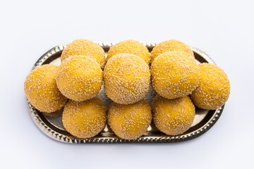 Khas khas besan laddu or poppy seeds and chickpea flour laddo or laddoo