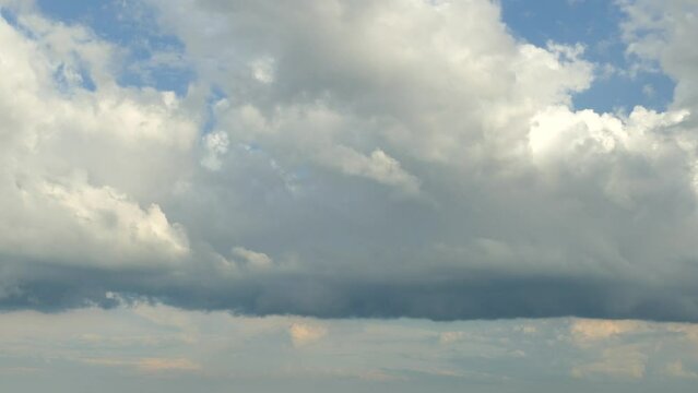Time lapse | The vast big blue sky has large storm clouds moving in