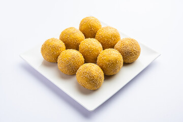 Khas khas besan laddu or poppy seeds and chickpea flour laddo or laddoo