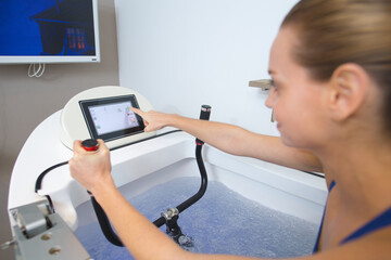 woman setting up her aqubike therapy tub