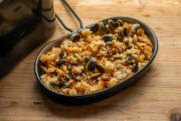 飯盒でごはん　Mixed rice made with an outdoor rice cooker