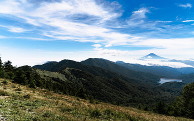Fototapeta premium 大菩薩峠の稜線と富士山