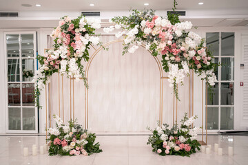Arch for the wedding ceremony, decorated with white and pink flowers.