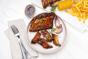 Grilled ribs with barbecue sauce and ketchup	
