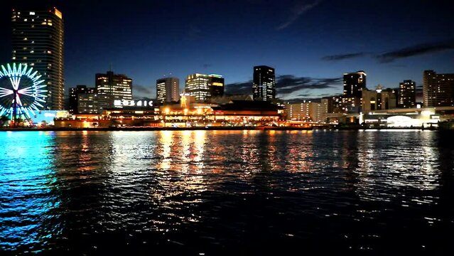 神戸港の夜景　神戸市中央区神戸港の中突堤からの眺め
