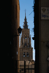 Catedral de toledo entre calles, España