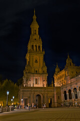 Fototapeta na wymiar Night photograph of the plaza de españa in seville.