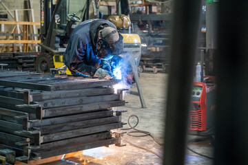 Ouvrir soudeur industriel, fabrication métal, tuyauterie / chaudronnerie / métallerie