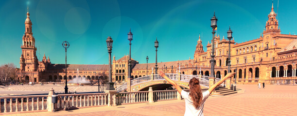 Naklejka premium Rear view of woman tourist visiting Seville- Spain Square