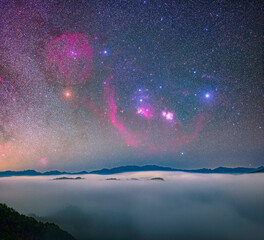 雲海とオリオン座の星雲