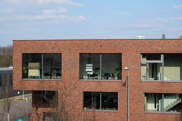 FU 2022-03-06 Vogelsang 81 Modernes Wohnhaus mit Fenstern