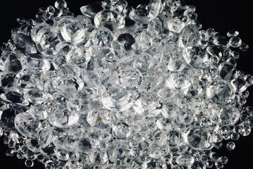 Obraz premium Shiny cut diamonds in various sizes